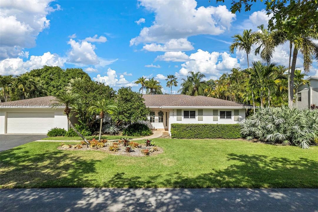 Active With Contract: $2,000,000 (4 beds, 2 baths, 2373 Square Feet)