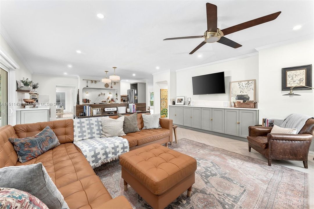 Active With Contract: $2,000,000 (4 beds, 2 baths, 2373 Square Feet)