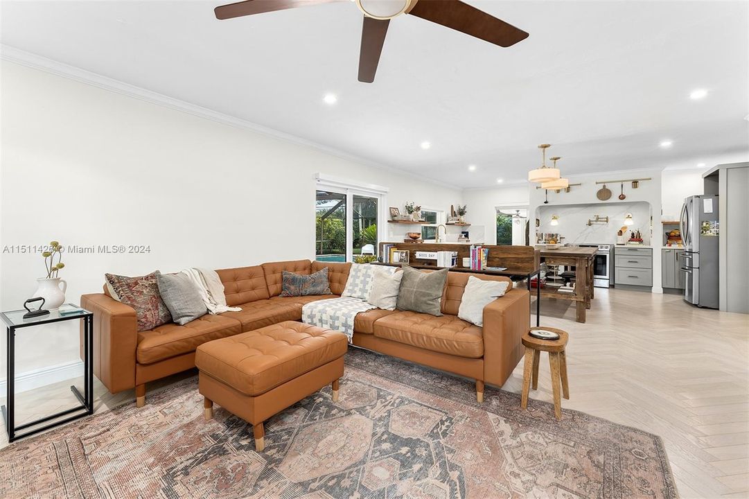 Recently Sold: $2,000,000 (4 beds, 2 baths, 2373 Square Feet)