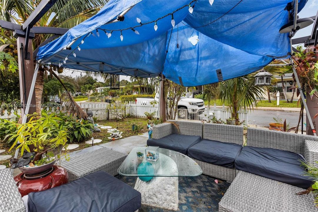 Recently Sold: $285,000 (2 beds, 2 baths, 780 Square Feet)