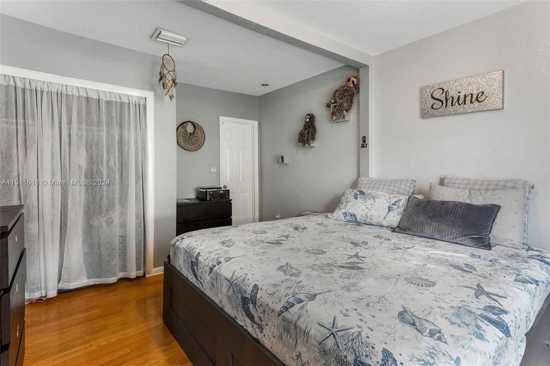 Recently Sold: $285,000 (2 beds, 2 baths, 780 Square Feet)
