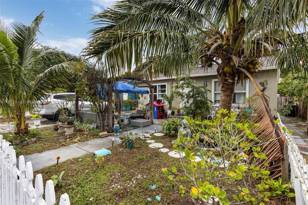 Recently Sold: $285,000 (2 beds, 2 baths, 780 Square Feet)