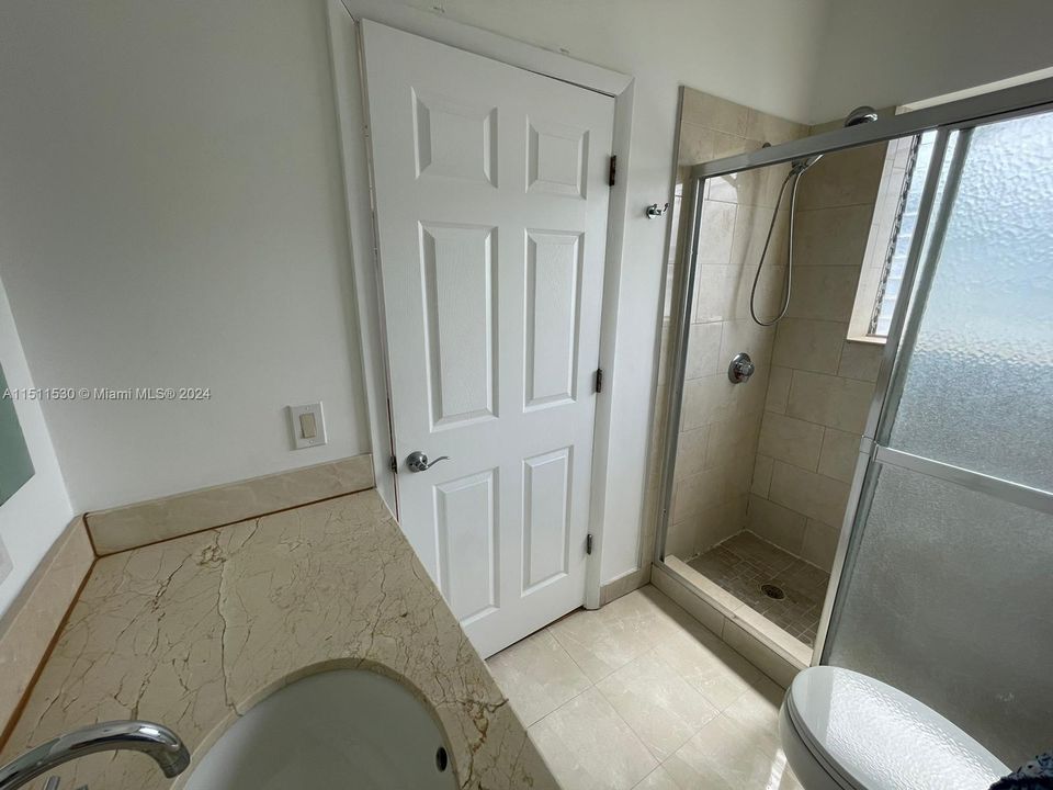 For Sale: $280,000 (1 beds, 1 baths, 525 Square Feet)