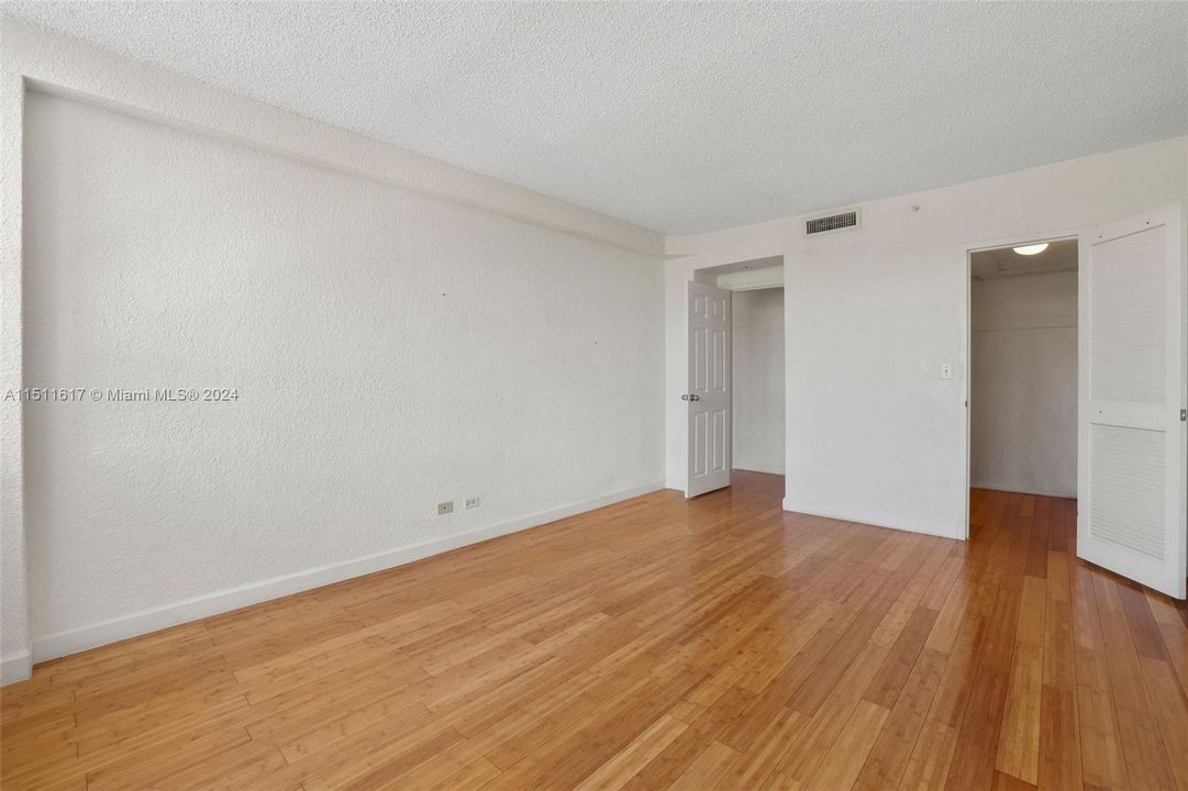 Recently Rented: $2,977 (1 beds, 1 baths, 980 Square Feet)