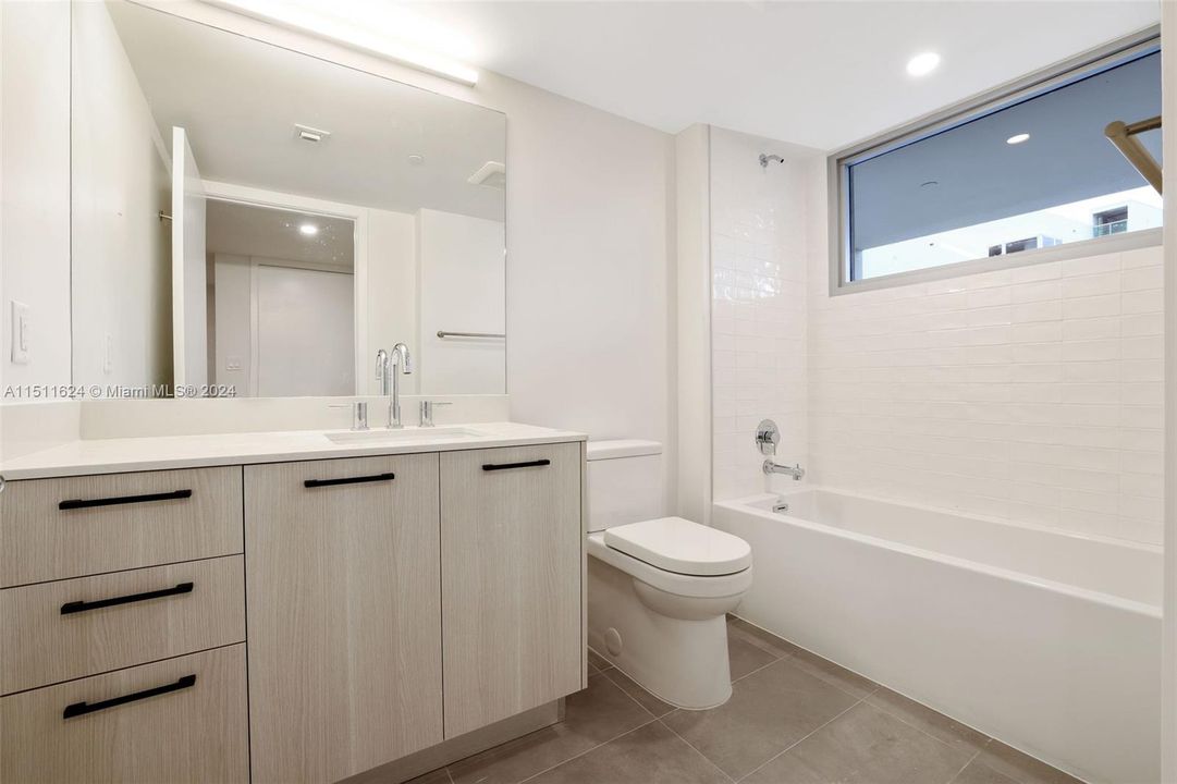 Recientemente alquilado: $4,664 (2 camas, 2 baños, 1257 Pies cuadrados)