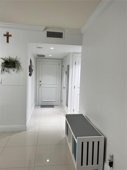 Recently Rented: $3,250 (1 beds, 1 baths, 870 Square Feet)