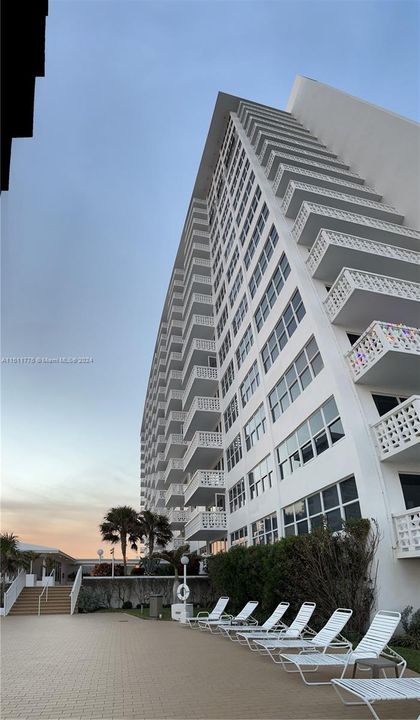 Recently Rented: $3,250 (1 beds, 1 baths, 870 Square Feet)