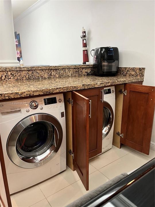 Recently Rented: $3,250 (1 beds, 1 baths, 870 Square Feet)