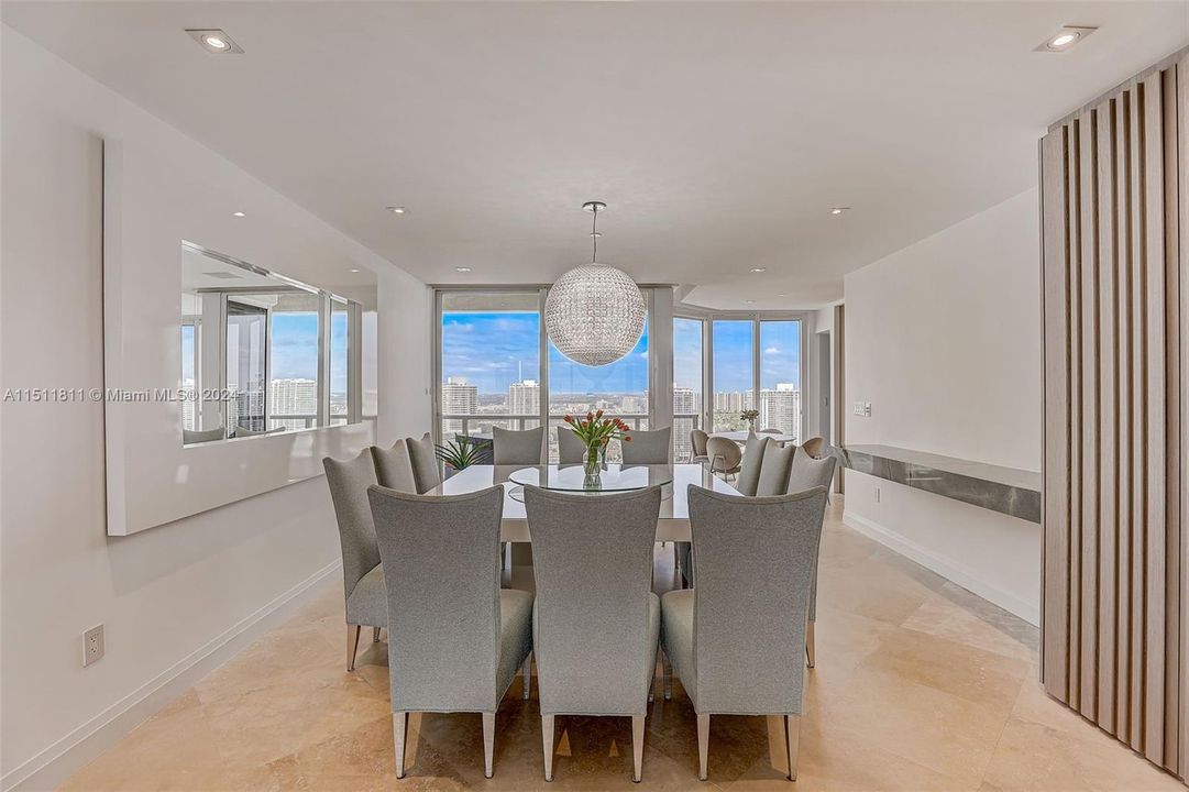Recently Sold: $2,890,000 (3 beds, 3 baths, 2610 Square Feet)