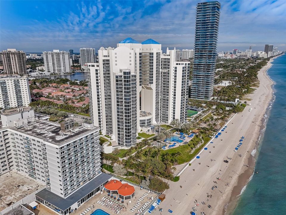 Recently Sold: $2,890,000 (3 beds, 3 baths, 2610 Square Feet)