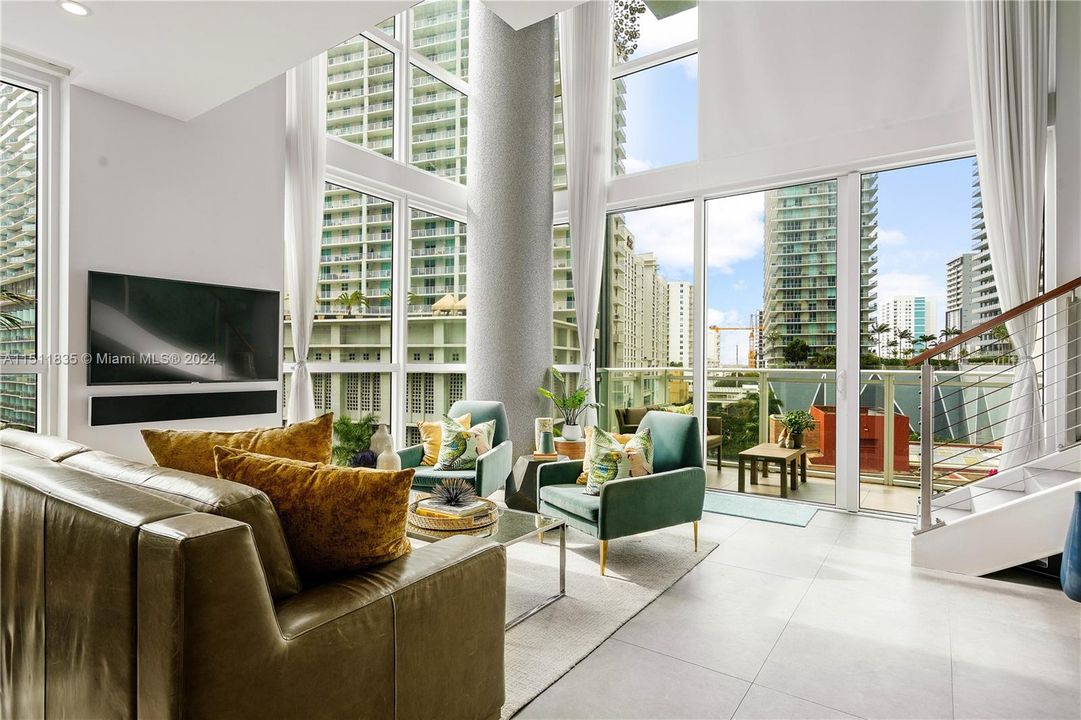 Recently Sold: $825,000 (1 beds, 1 baths, 1078 Square Feet)