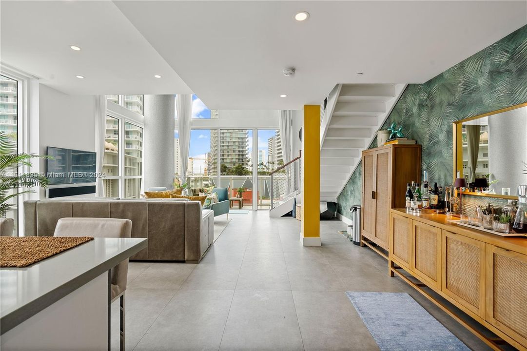 Recently Sold: $825,000 (1 beds, 1 baths, 1078 Square Feet)