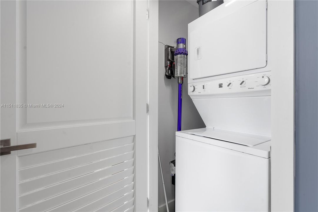 Recently Sold: $825,000 (1 beds, 1 baths, 1078 Square Feet)