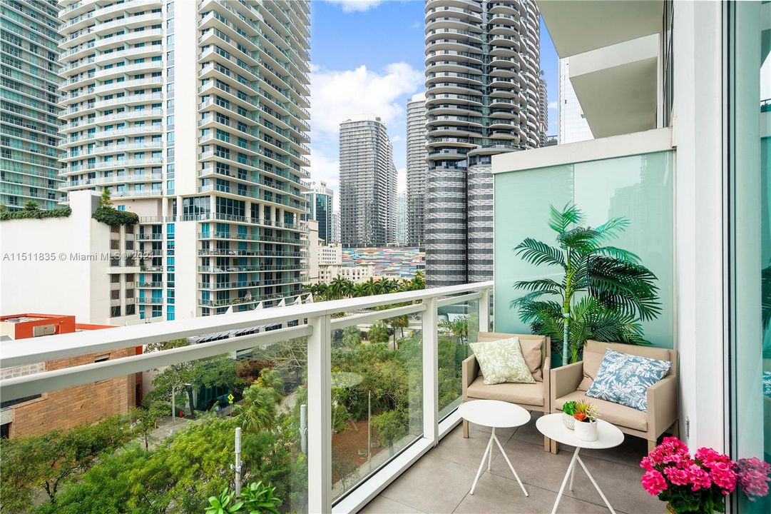 Recently Sold: $825,000 (1 beds, 1 baths, 1078 Square Feet)