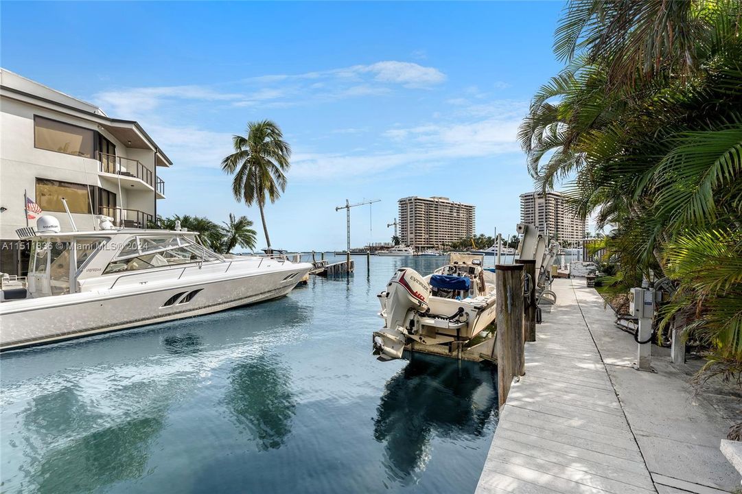 Active With Contract: $5,900,000 (4 beds, 4 baths, 2831 Square Feet)