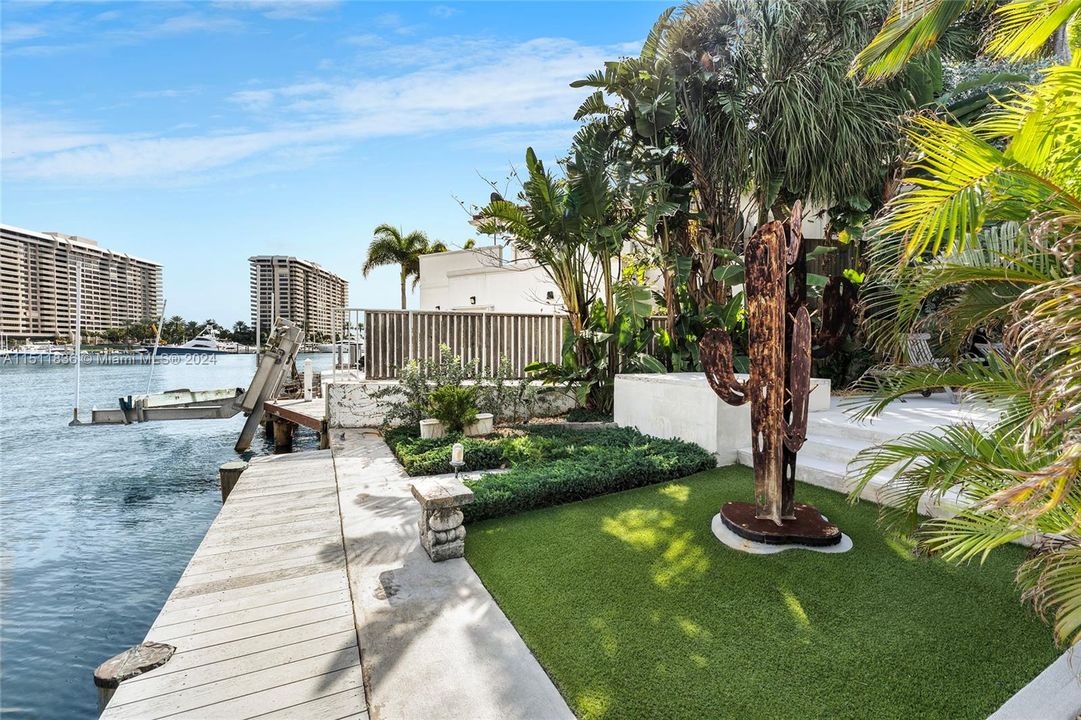 Recently Sold: $5,900,000 (4 beds, 4 baths, 2831 Square Feet)