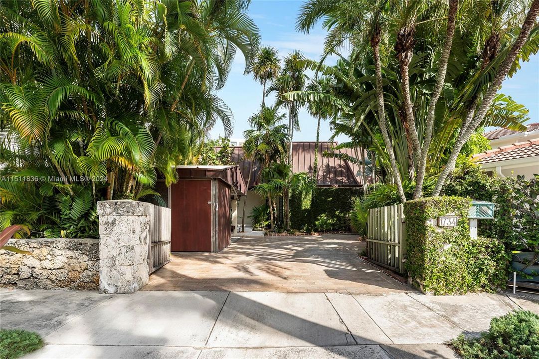 Recently Sold: $5,900,000 (4 beds, 4 baths, 2831 Square Feet)