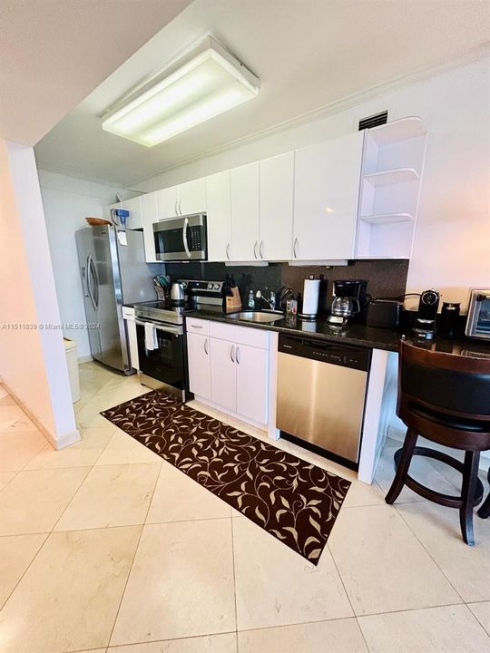 For Sale: $685,000 (1 beds, 1 baths, 700 Square Feet)