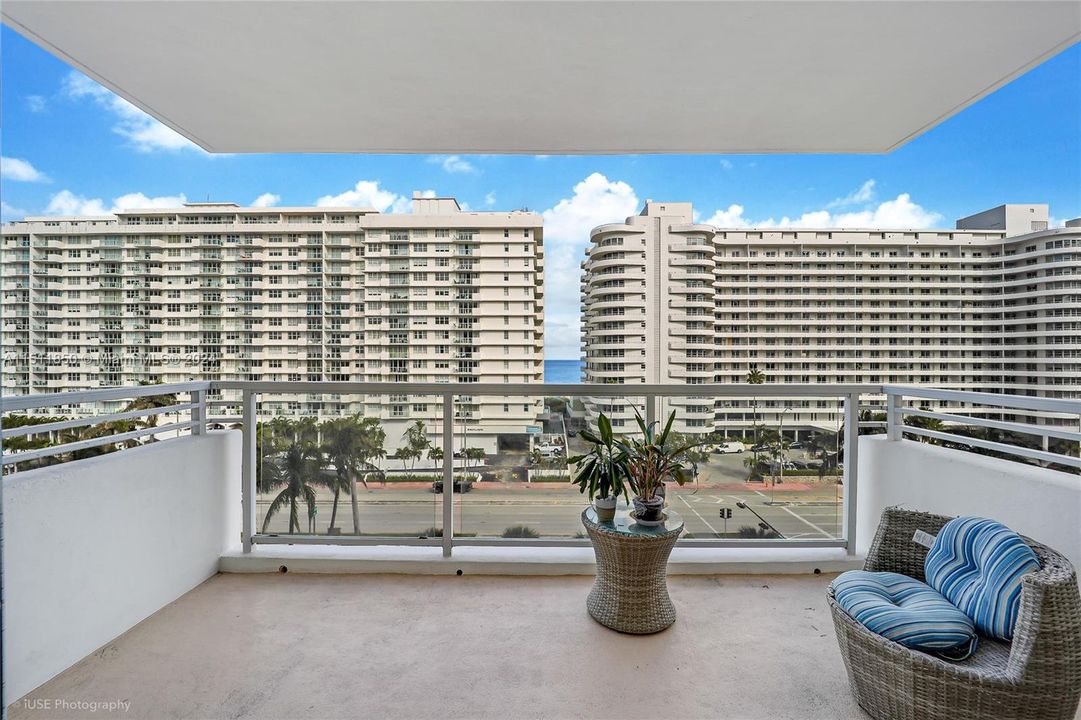 For Sale: $669,000 (2 beds, 2 baths, 1190 Square Feet)