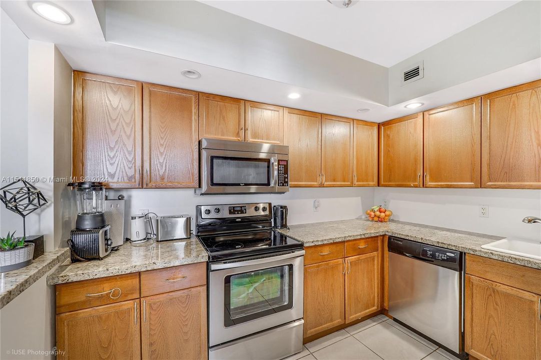 For Sale: $679,000 (2 beds, 2 baths, 1190 Square Feet)