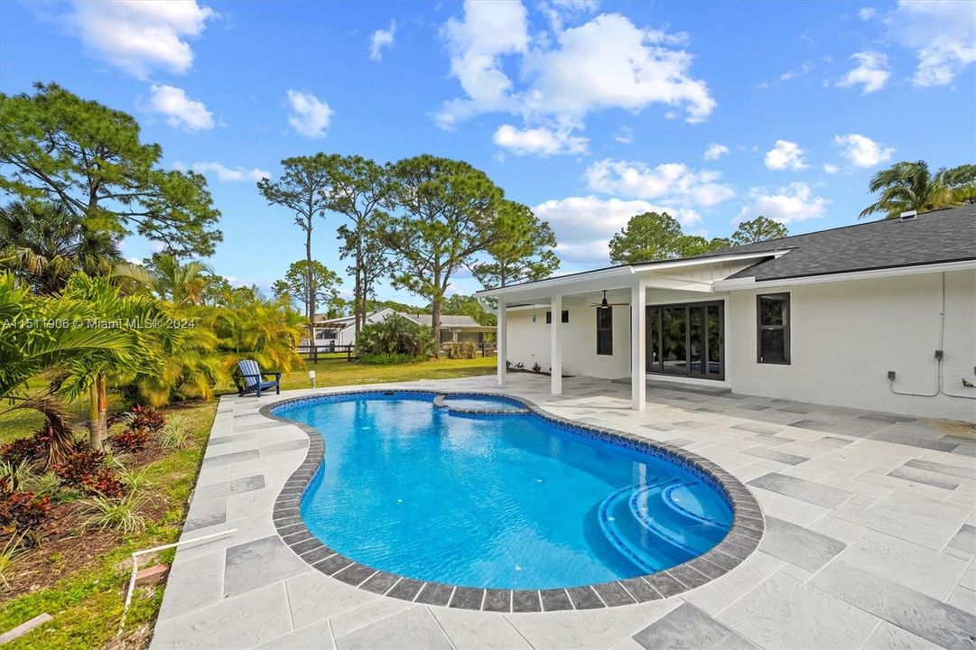 Active With Contract: $1,044,500 (5 beds, 2 baths, 2262 Square Feet)