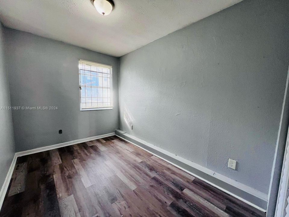 For Sale: $99,000 (2 beds, 1 baths, 682 Square Feet)