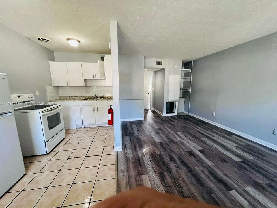 For Sale: $99,000 (2 beds, 1 baths, 682 Square Feet)