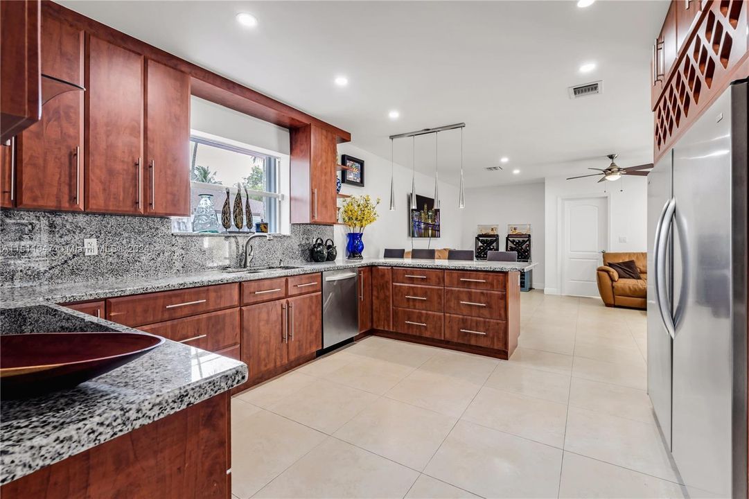 For Sale: $1,990,000 (5 beds, 3 baths, 2875 Square Feet)