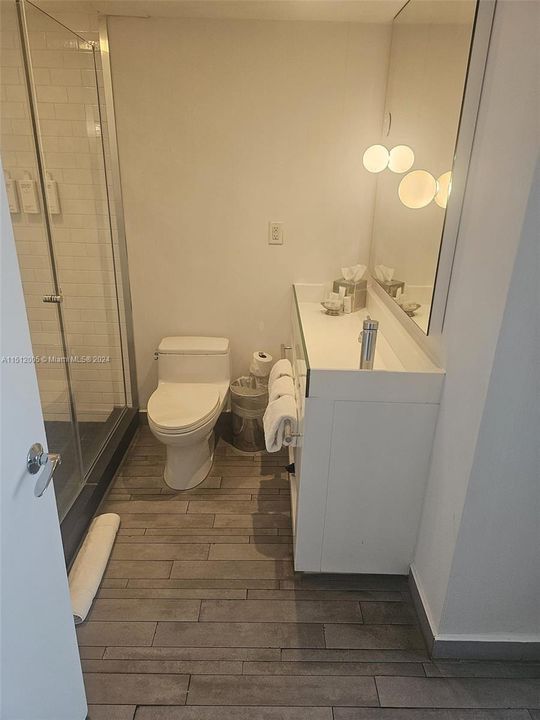 For Sale: $389,999 (1 beds, 1 baths, 676 Square Feet)