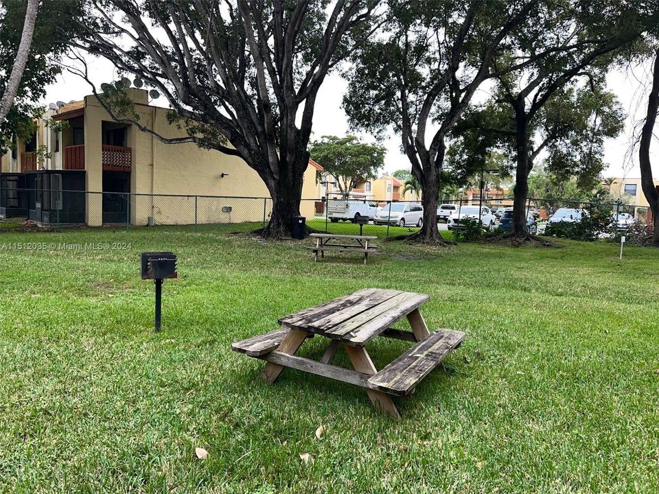 Recently Sold: $274,000 (3 beds, 2 baths, 1467 Square Feet)