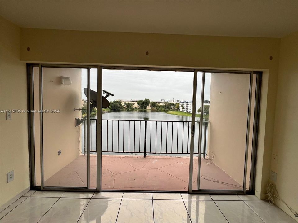 Recently Sold: $274,000 (3 beds, 2 baths, 1467 Square Feet)