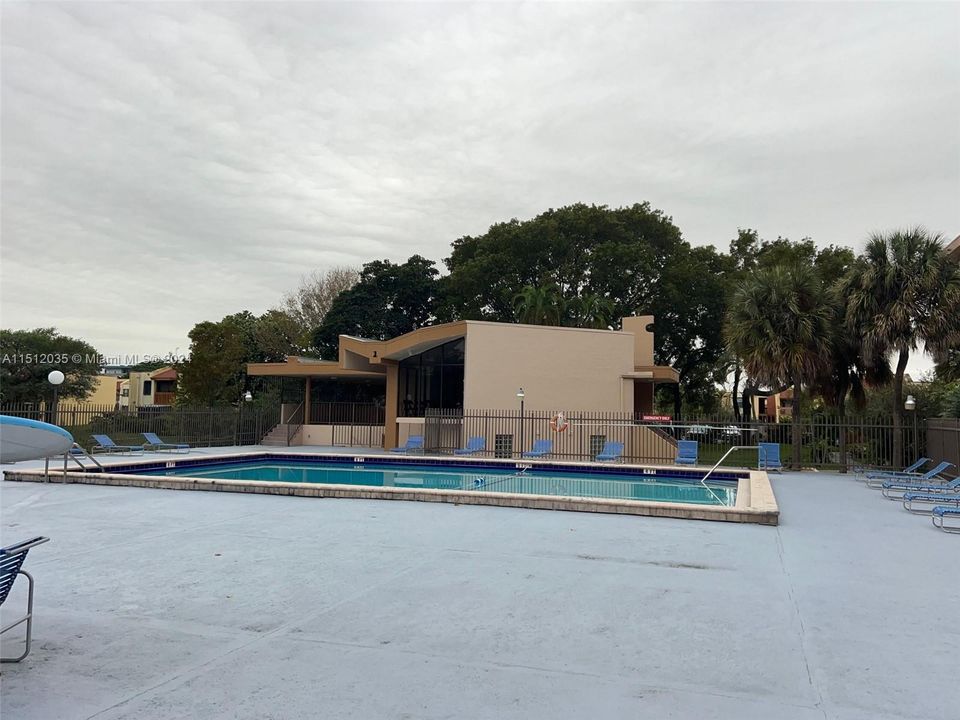 Recently Sold: $274,000 (3 beds, 2 baths, 1467 Square Feet)