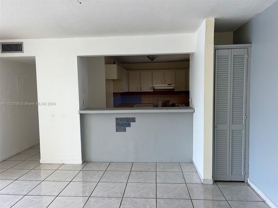 Recently Sold: $274,000 (3 beds, 2 baths, 1467 Square Feet)