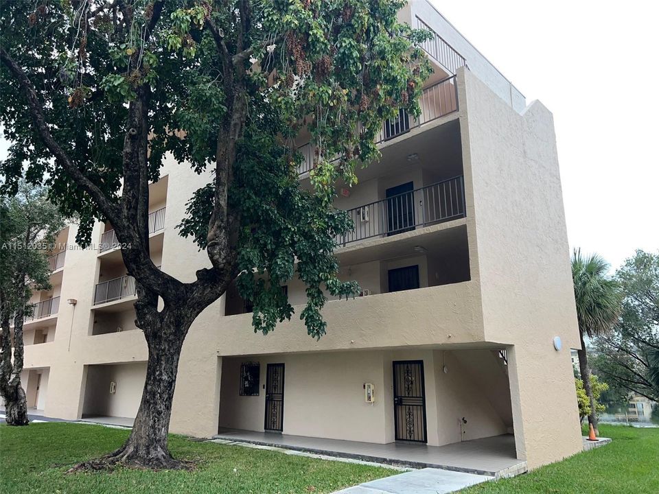 Recently Sold: $274,000 (3 beds, 2 baths, 1467 Square Feet)