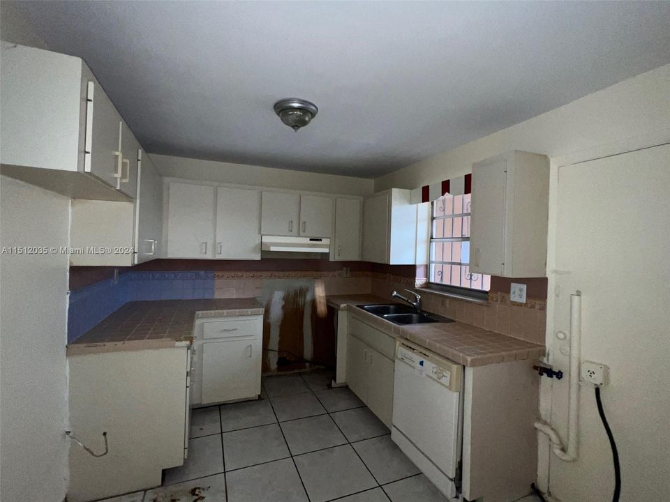 Recently Sold: $274,000 (3 beds, 2 baths, 1467 Square Feet)