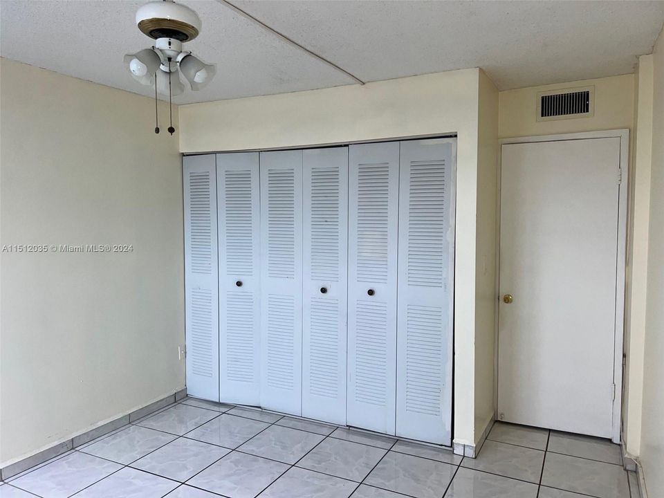 Recently Sold: $274,000 (3 beds, 2 baths, 1467 Square Feet)