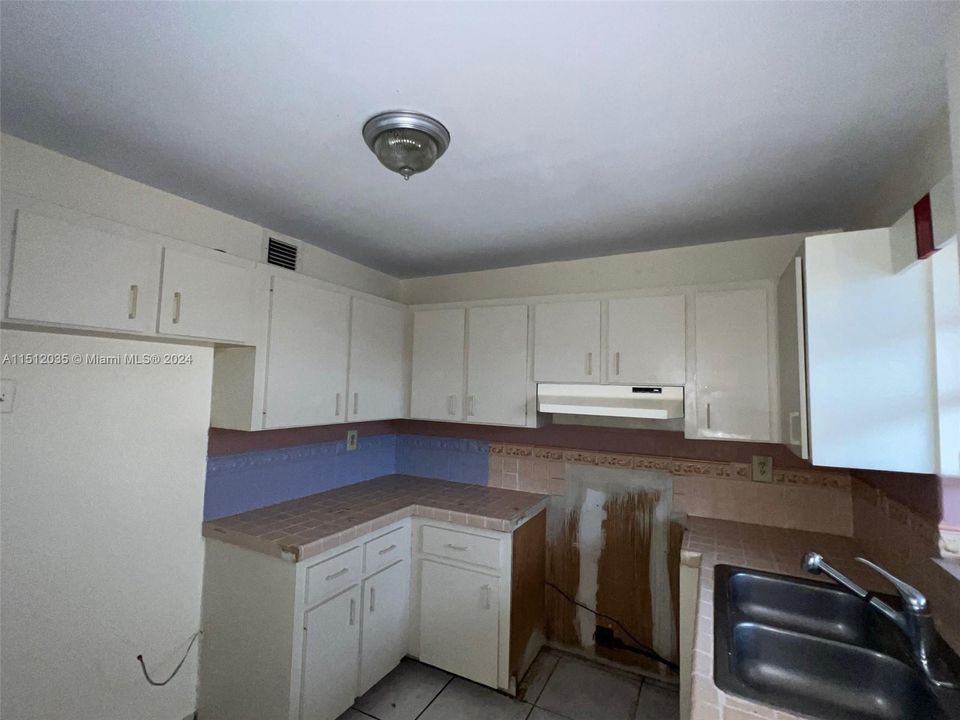 Recently Sold: $274,000 (3 beds, 2 baths, 1467 Square Feet)