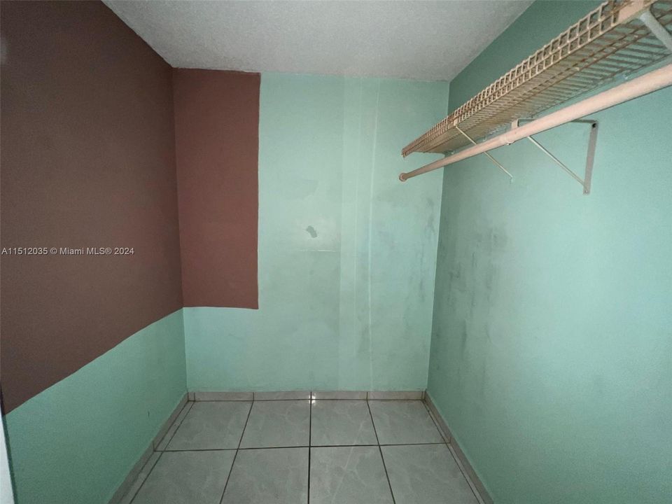 Recently Sold: $274,000 (3 beds, 2 baths, 1467 Square Feet)