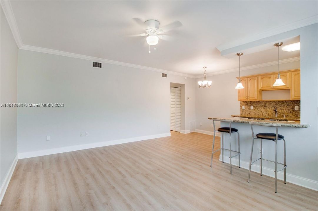 For Sale: $379,900 (1 beds, 1 baths, 620 Square Feet)