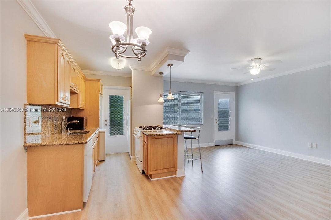 Active With Contract: $379,900 (1 beds, 1 baths, 620 Square Feet)
