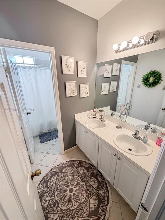 Recently Rented: $3,650 (4 beds, 2 baths, 2379 Square Feet)