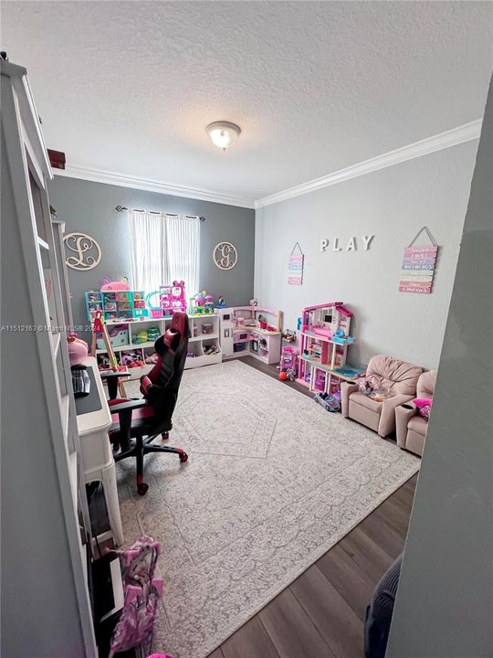 Recently Rented: $3,650 (4 beds, 2 baths, 2379 Square Feet)