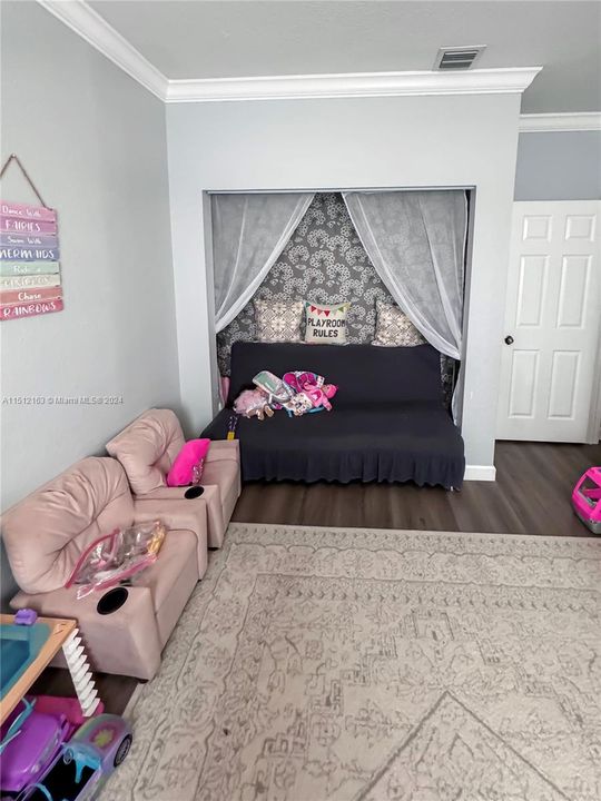 Recently Rented: $3,650 (4 beds, 2 baths, 2379 Square Feet)