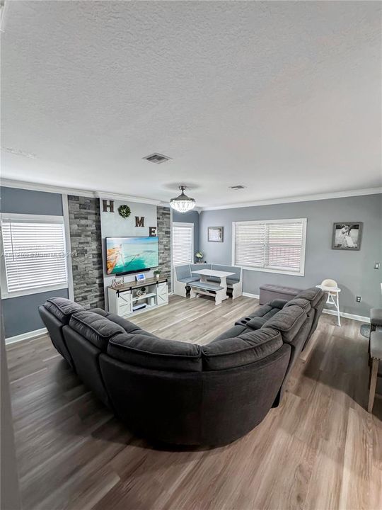 Recently Rented: $3,650 (4 beds, 2 baths, 2379 Square Feet)