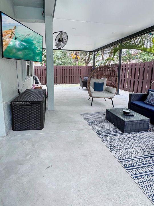 Recently Rented: $3,650 (4 beds, 2 baths, 2379 Square Feet)