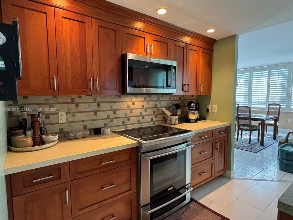 Recently Rented: $11,000 (3 beds, 2 baths, 2614 Square Feet)