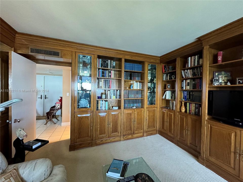 3rd bedroom / den / office