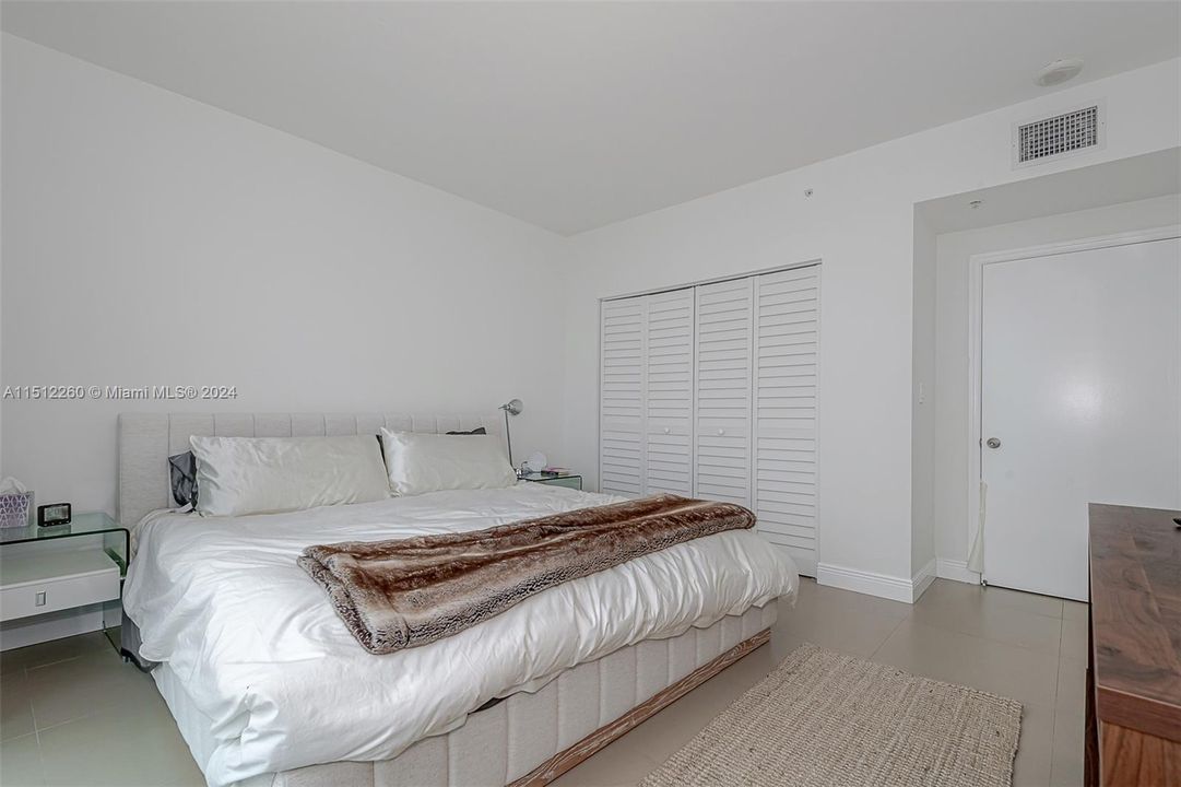 For Sale: $849,000 (1 beds, 1 baths, 740 Square Feet)