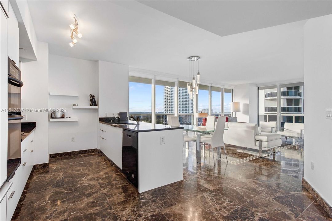 For Sale: $1,175,000 (2 beds, 2 baths, 1458 Square Feet)