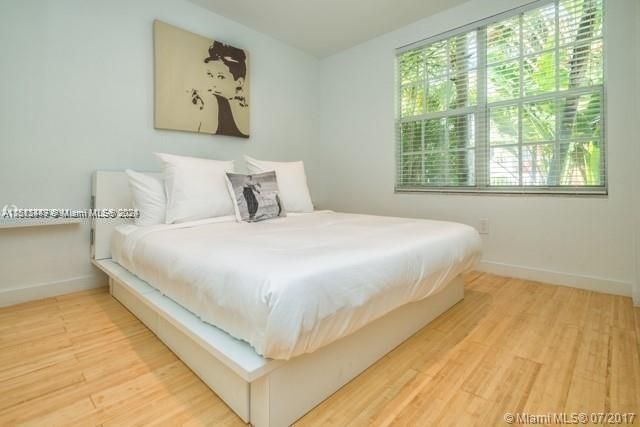 Active With Contract: $365,000 (2 beds, 1 baths, 585 Square Feet)